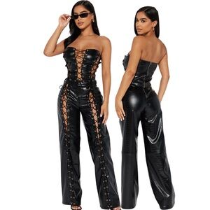 Laced up Black and gold leather seat